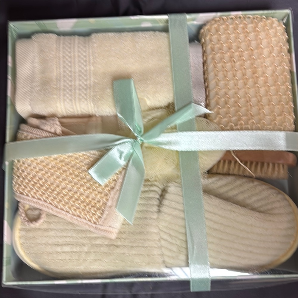 NIB Summer & Rose 7-Piece Spa Set in Soft Cream